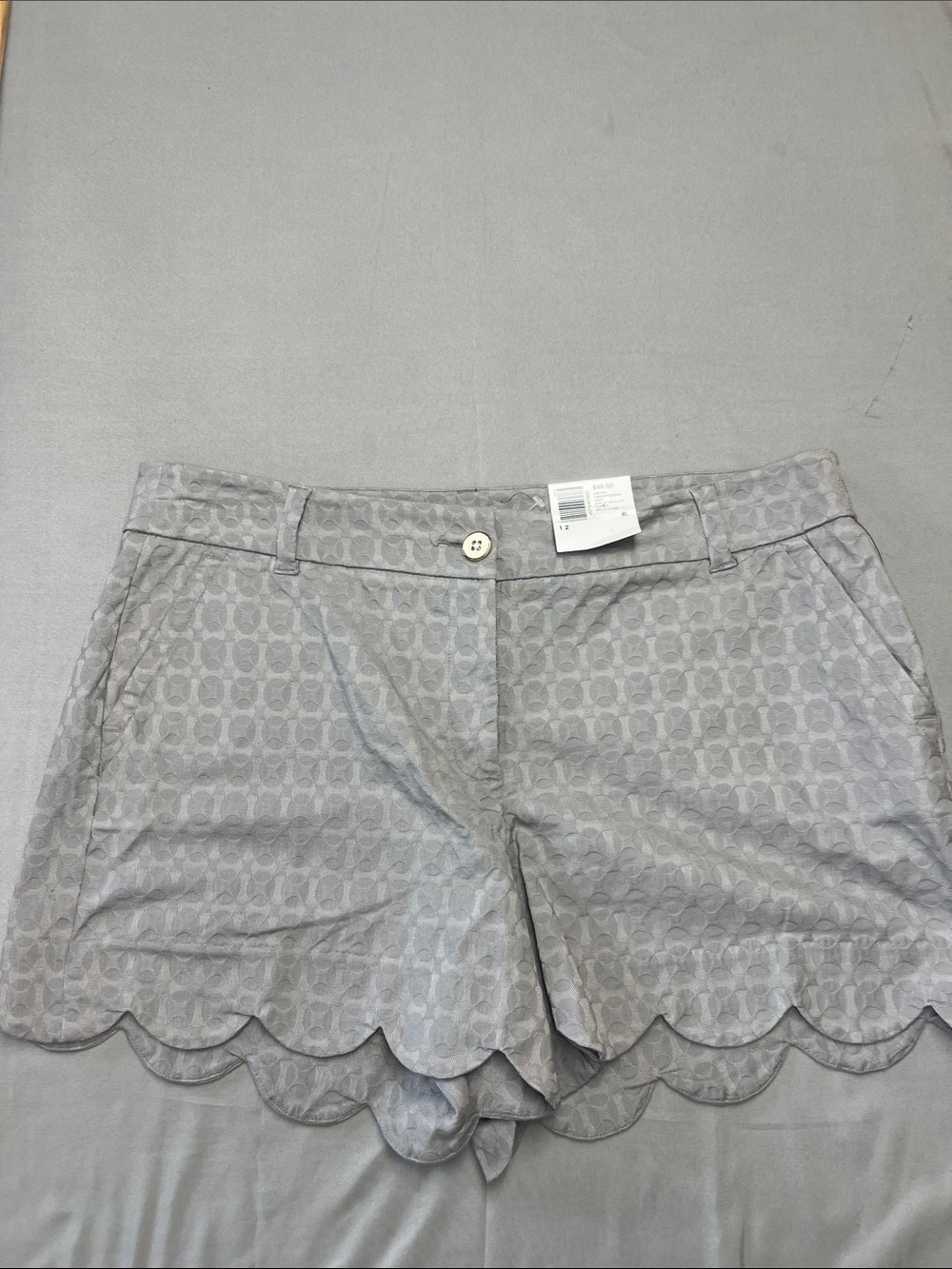 crown & ivy Light Gray High-Waist Scalloped Shorts